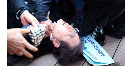 दक्षिण कोरिया : ऑटोग्राफ के बहाने विपक्ष के नेता पर जानलेवा हमला